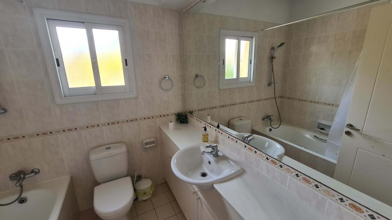 Sunny Limnaria Gardens 2 Bedroom Apartment Paphos Esterno foto