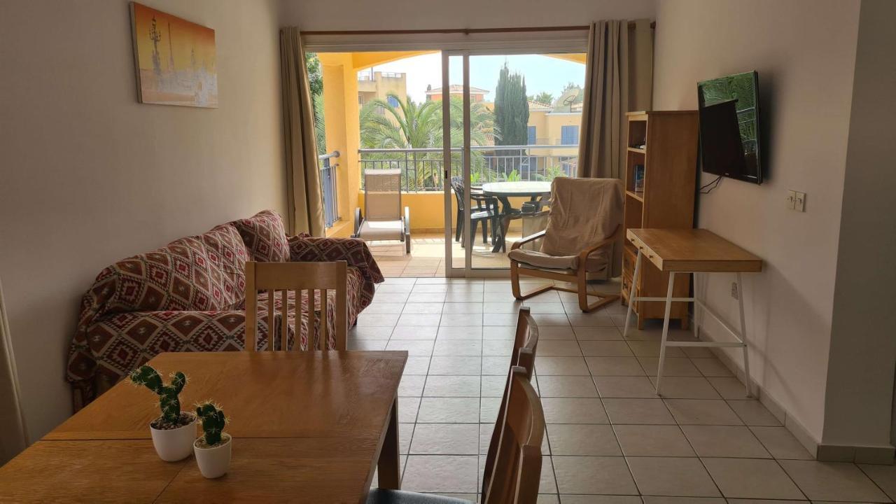 Sunny Limnaria Gardens 2 Bedroom Apartment Paphos Esterno foto