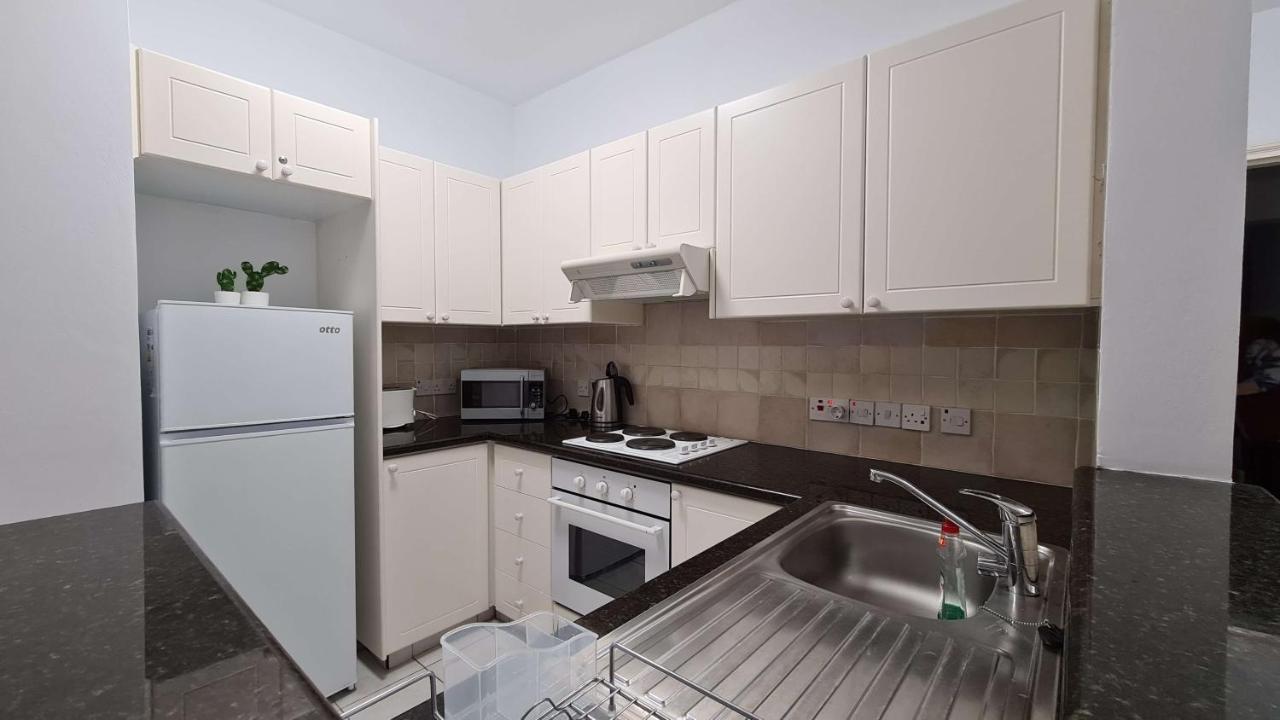 Sunny Limnaria Gardens 2 Bedroom Apartment Paphos Esterno foto