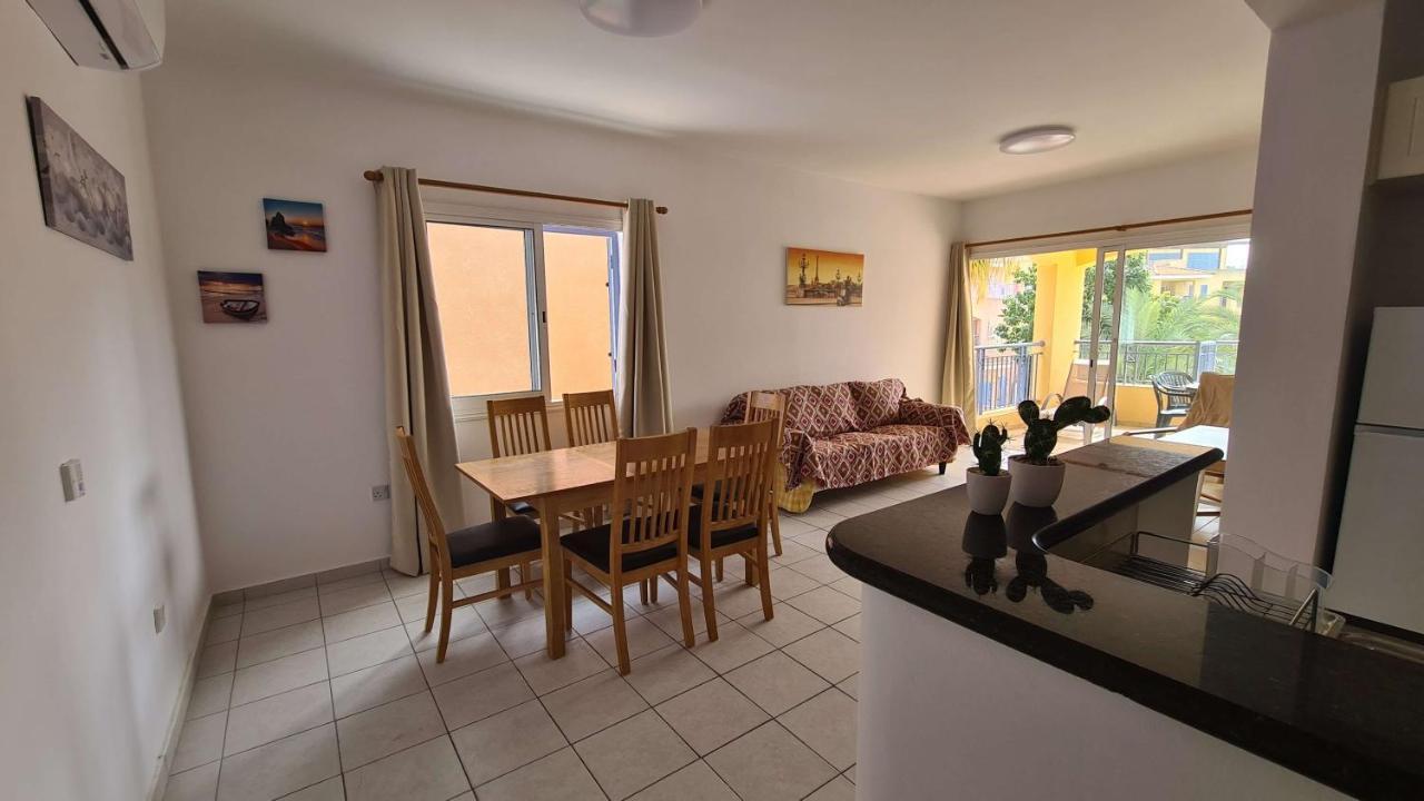 Sunny Limnaria Gardens 2 Bedroom Apartment Paphos Esterno foto