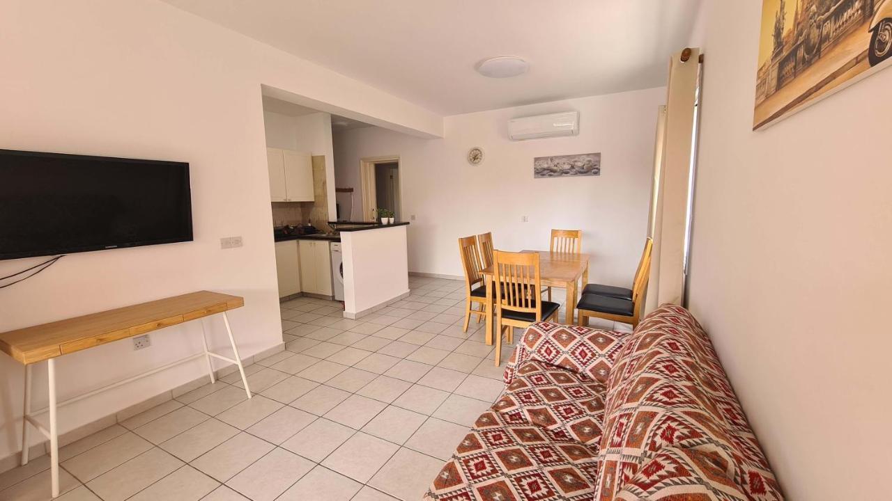 Sunny Limnaria Gardens 2 Bedroom Apartment Paphos Esterno foto