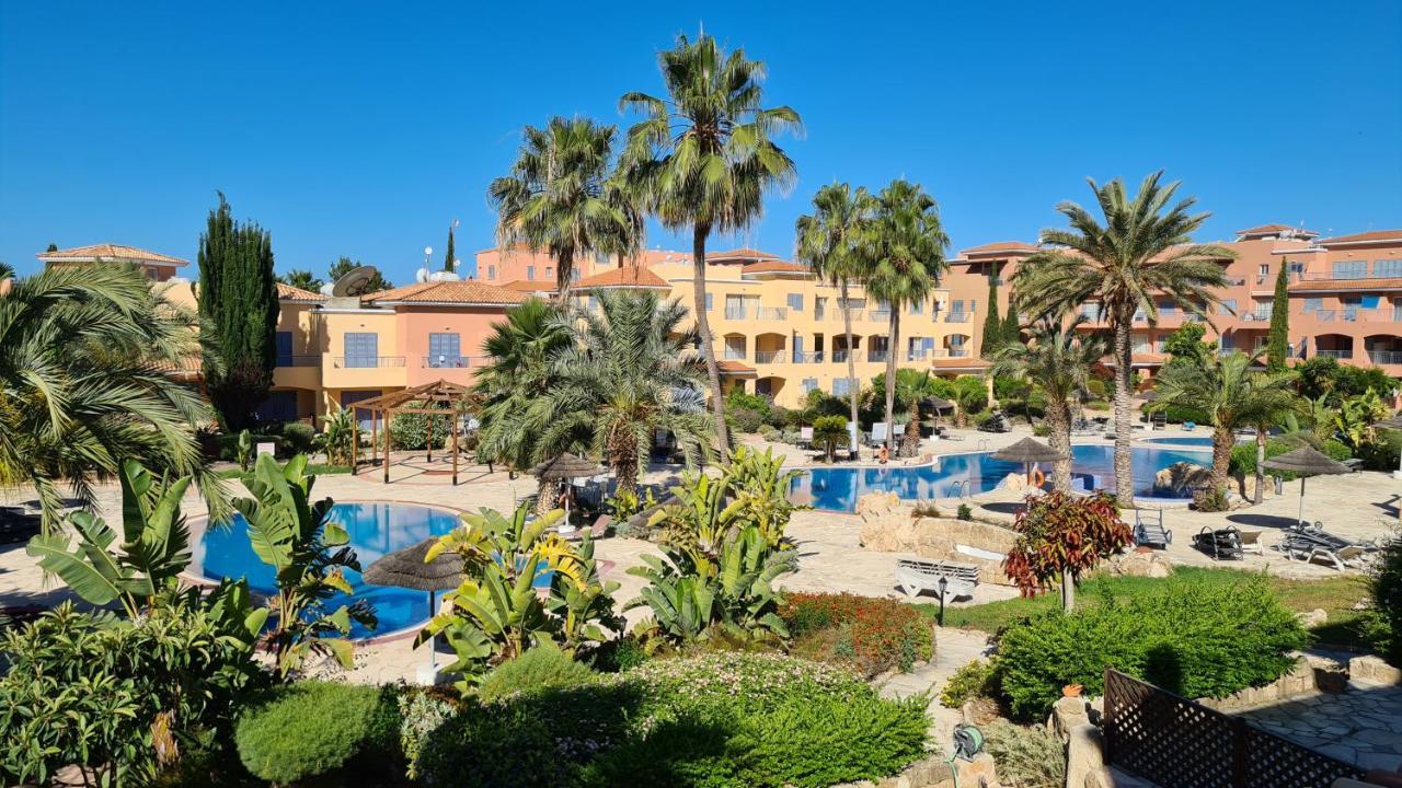 Sunny Limnaria Gardens 2 Bedroom Apartment Paphos Esterno foto